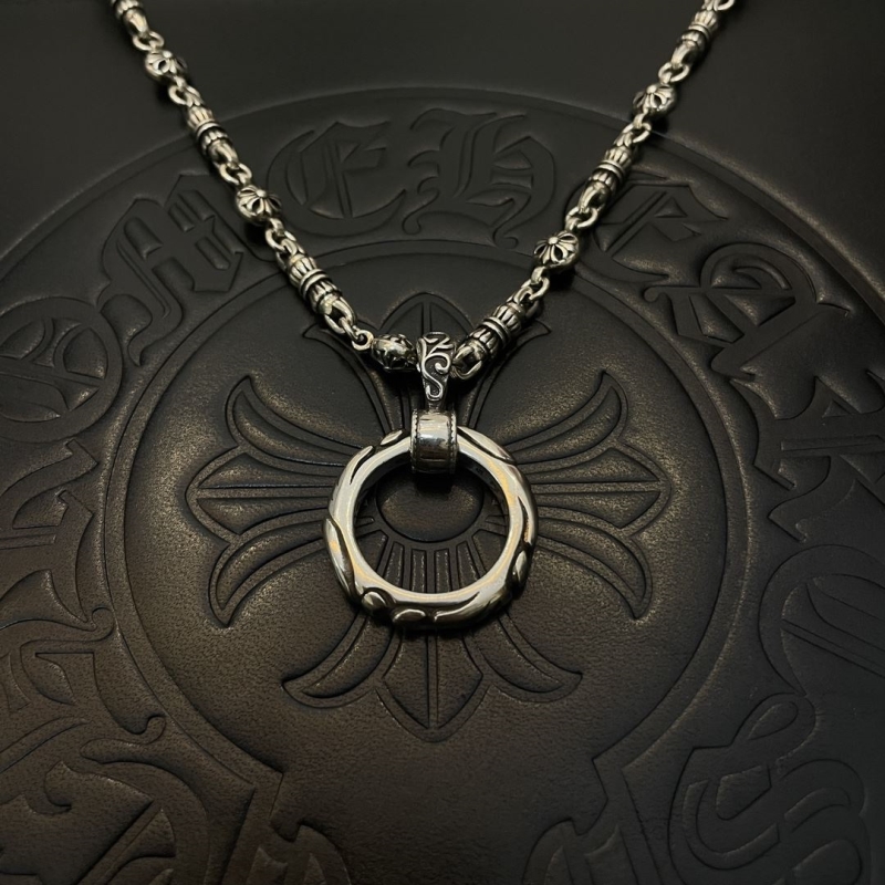 Ch*0me He**ts necklaces